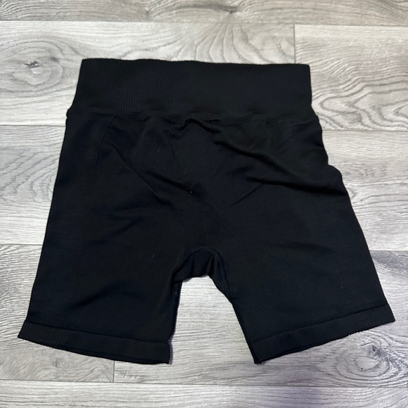 pink active bike shorts size medium - Picture 2 of 3